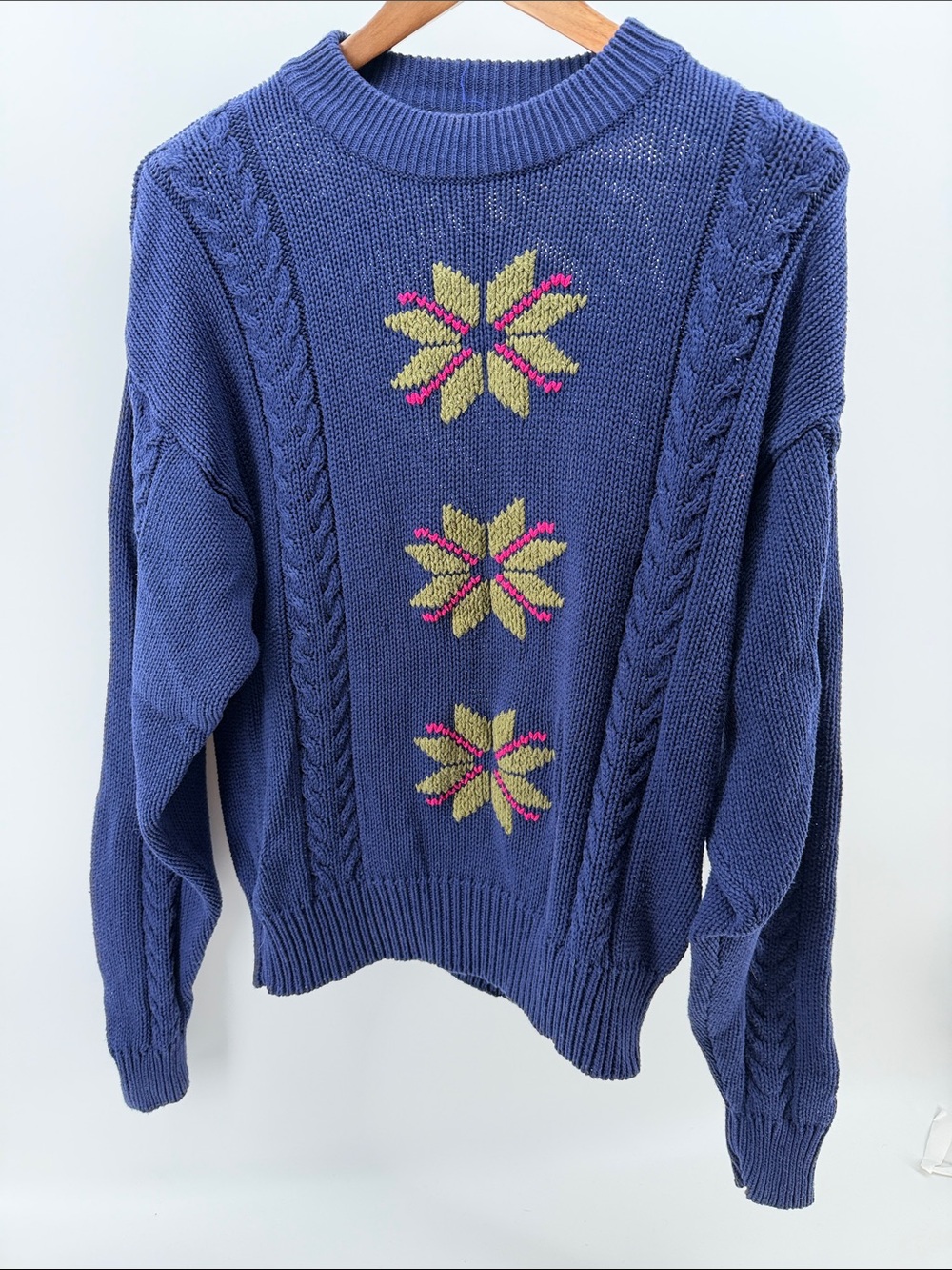 Vintage Bay Club - Blue Cable-Knit Sweater with Floral Motif - Women